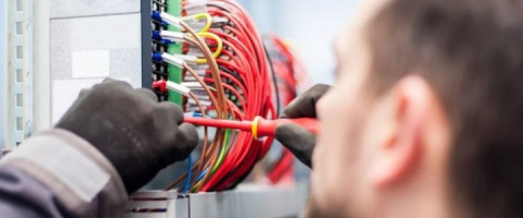 Imagine prezentare Electrician Exploatare Medie si Joasa Tensiune