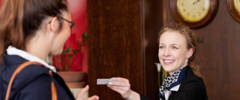 Imagine prezentare RECEPTIONER DE HOTEL