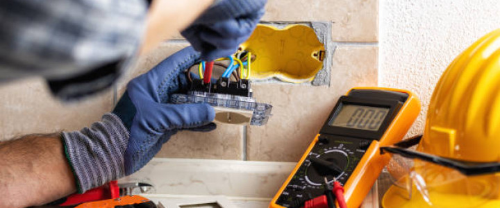 imagine ELECTRICIAN ÎN CONSTRUCTII