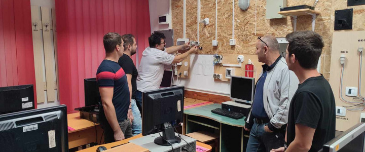 imagine Curs ELECTRICIAN CONSTRUCTOR MONTATOR APARATAJ SI CABLURI DE JOASA TENSIUNE