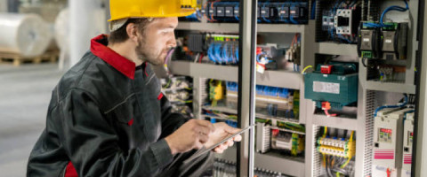 Imagine prezentare TEHNICIAN INSTALATII ELECTRICE