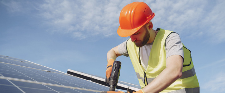 imagine INSTALATOR PENTRU SISTEME FOTOVOLTAICE SOLARE